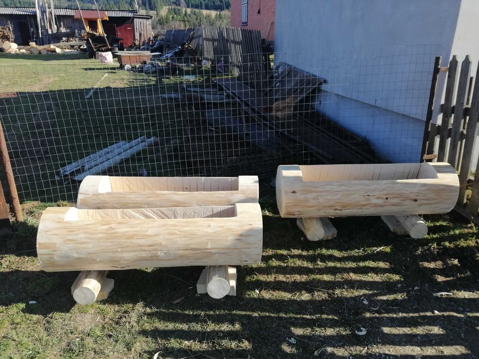 Jardiniera din bustean