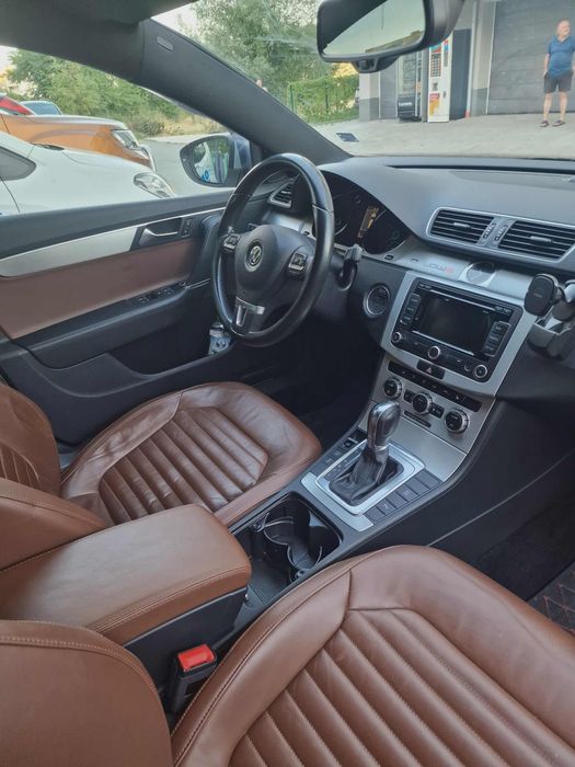 VW Passat B7 r,line 2.0 TDI.