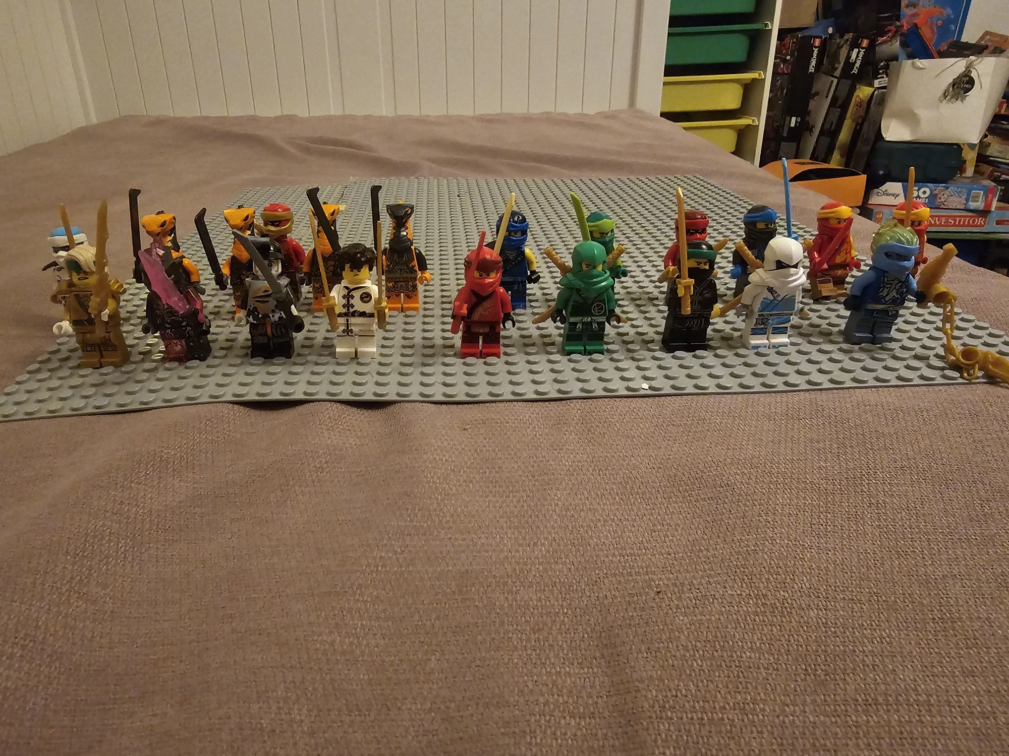 De la 15 lei, Ca noi, Figurine Lego Ninjago originale cu arme incluse