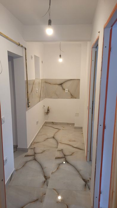 Vând apartament total decomandat,zona Elegant -nord