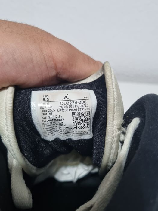 Vând jordan 1 mid retro  WMNS PARTICLE BEIGE