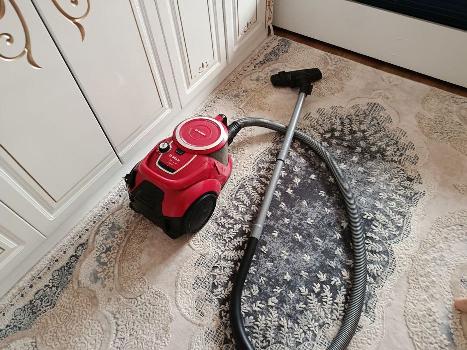 Продается пылесос Bosh