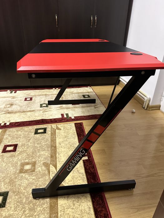 Birou de gaming in stare perfecta