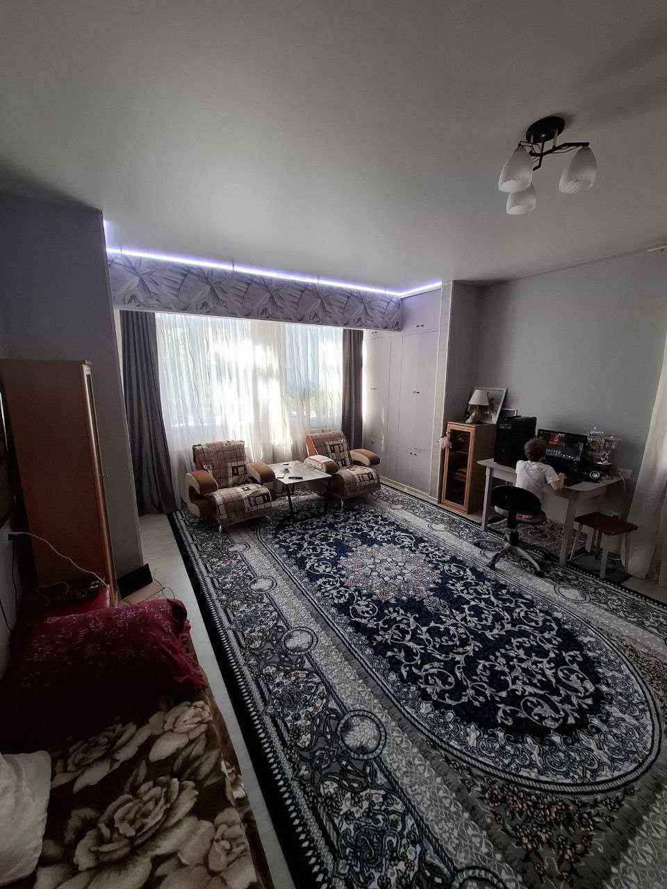 Yunusabad 6 kvartal 1 xona 43² 2 etaj sotiladi