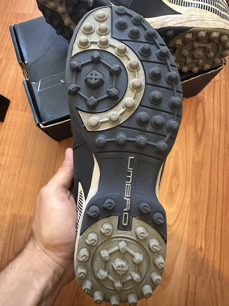 Футболни обувки бутонки Umbro Xai