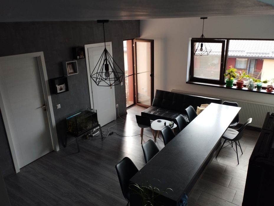 Vând apartament 4 camere