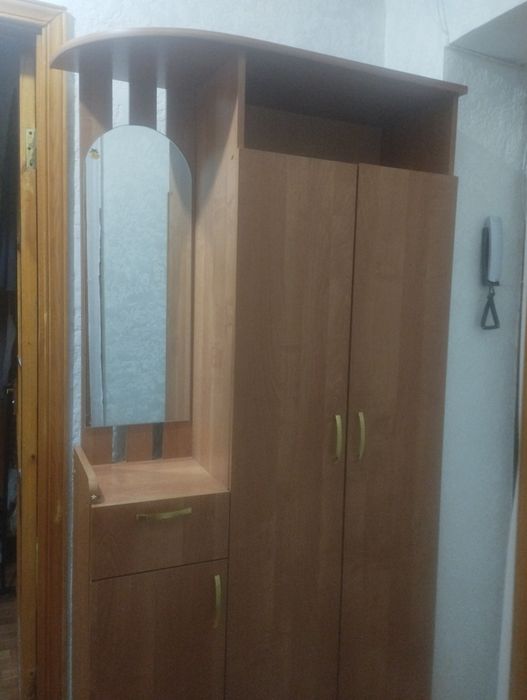 Шкаф в прихожую б/у