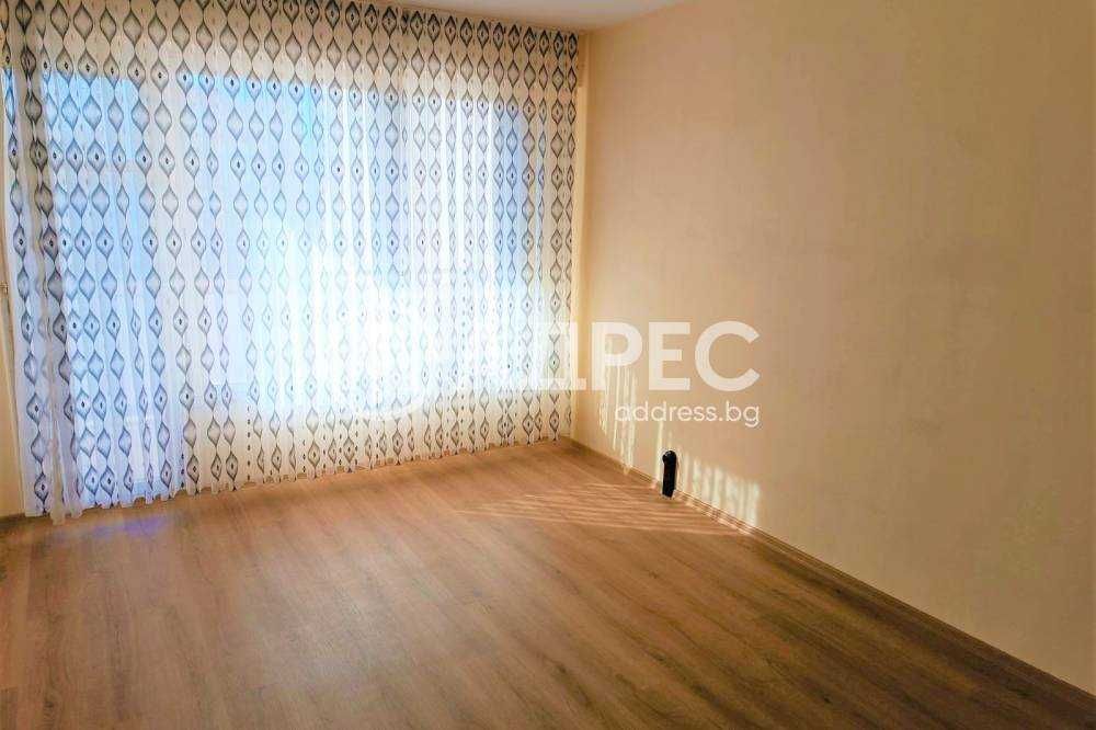 Дава се под наем Двустаен апартамент в Разград, Орел - 64 кв.м за 204 € - Снимка #2