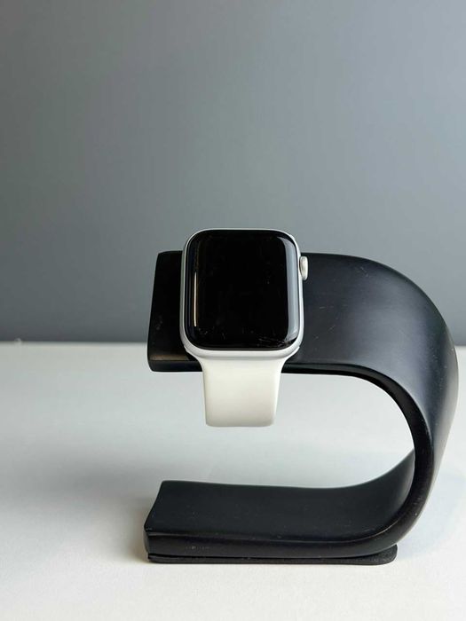 Apple Watch SE 44 мм (2е поколение) чёрный арт. 1256а27612