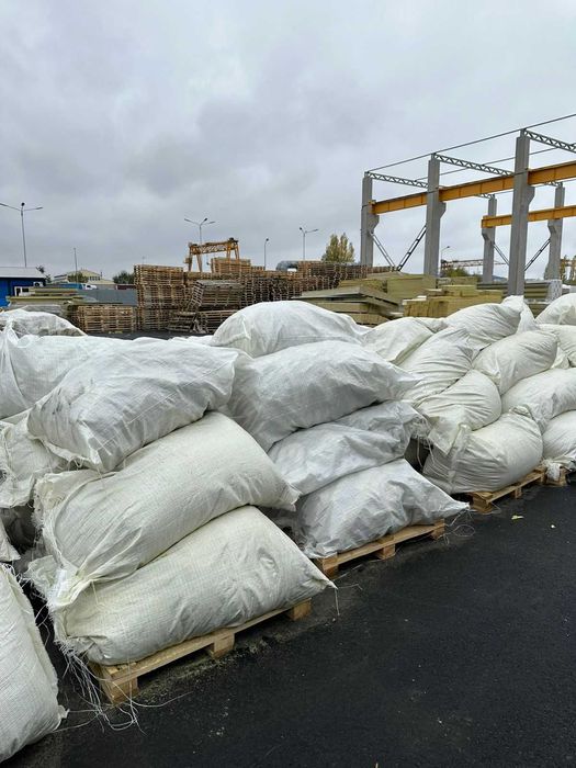 Стекловата в мешках