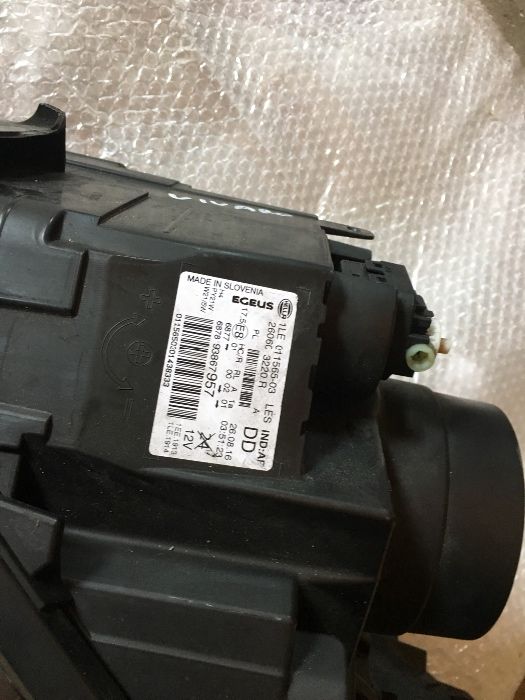 Предна броня и Ляв фар за Opel Vivaro Hella 2014-2019