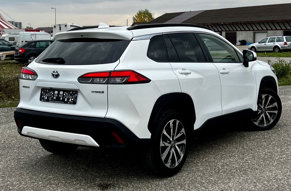 Toyota corolla Cross 2023-08/2,0 benzina hybrid