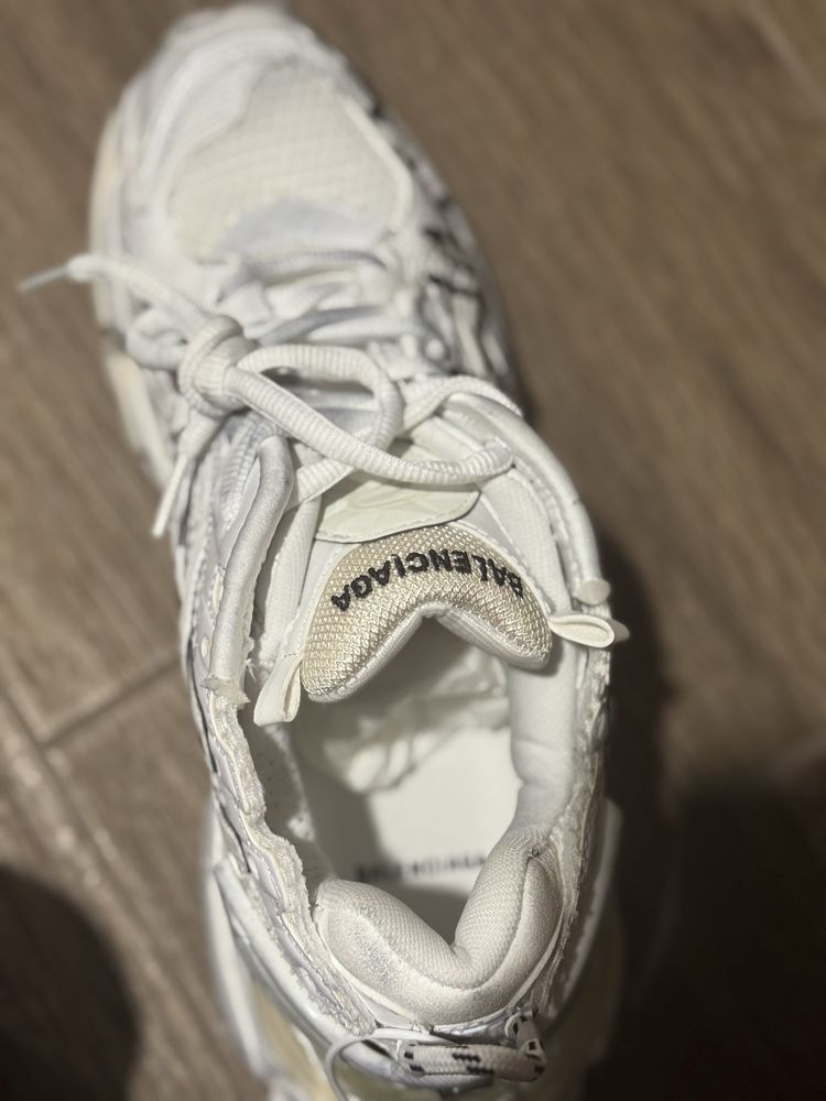 Balenciaga runner graffiti 42