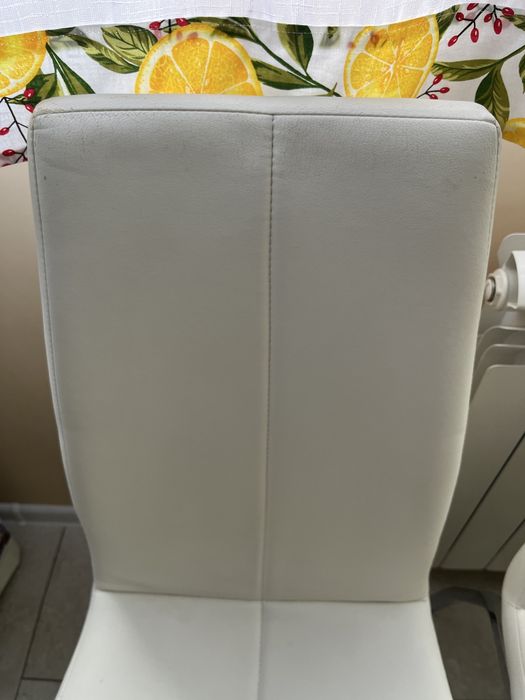 Столове, цвят Бял,