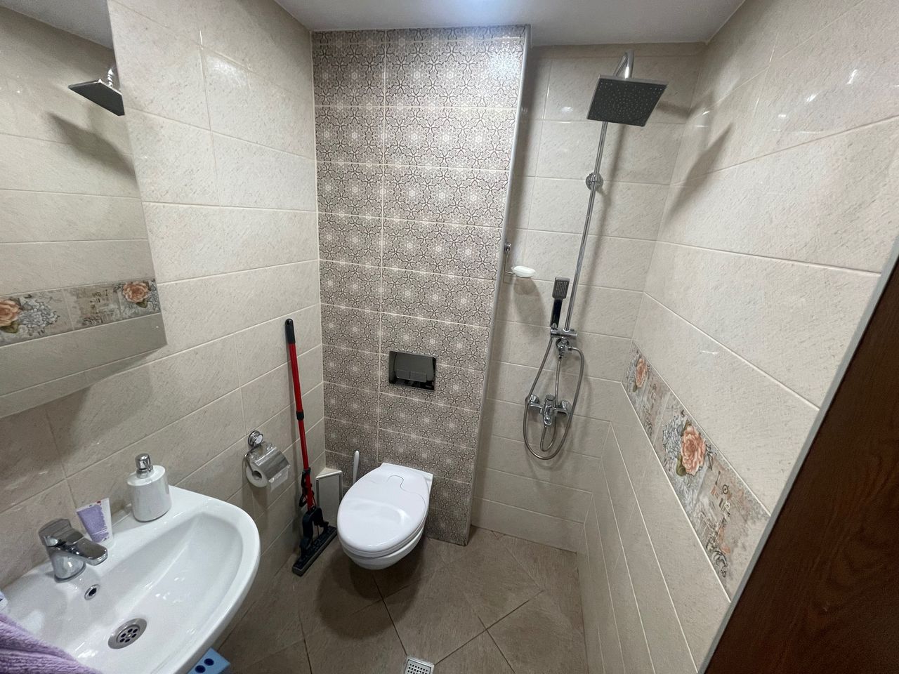 Продава се Тристаен апартамент в Плевен, Широк център - 83 кв.м за 1994 €/кв.м - Снимка #13