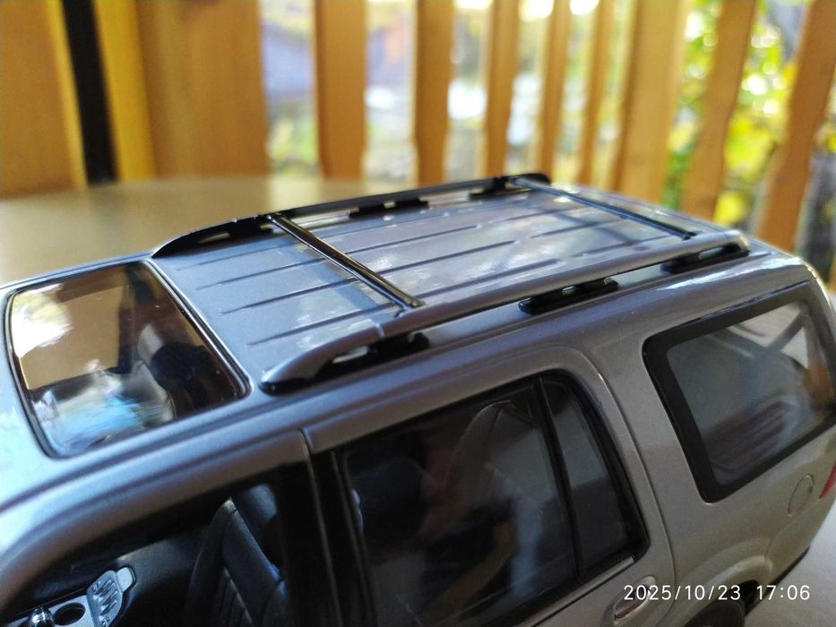 1:18 Метален модел на Lincoln Navigator 2005 Welly