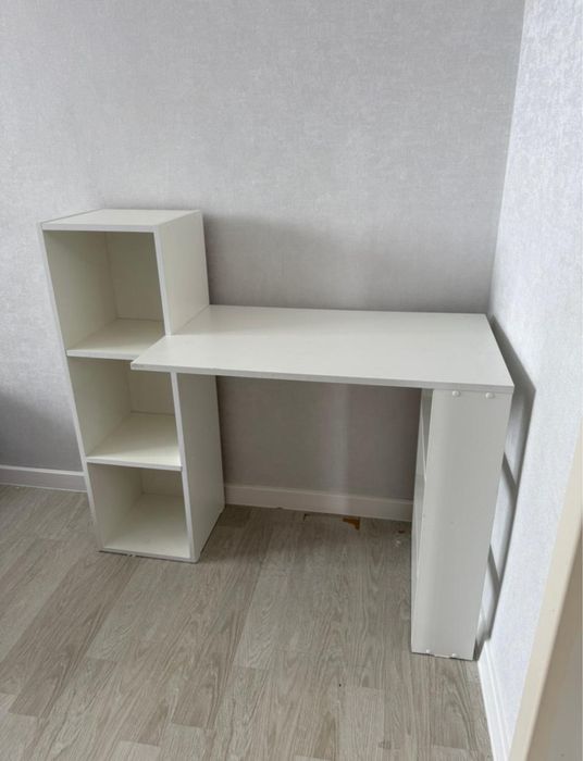 Стол 15тыс тг торг есть!