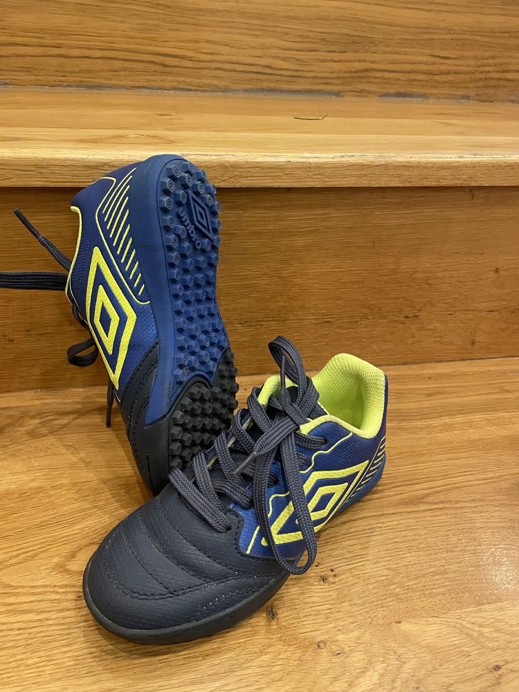 Футболни маратонки umbro