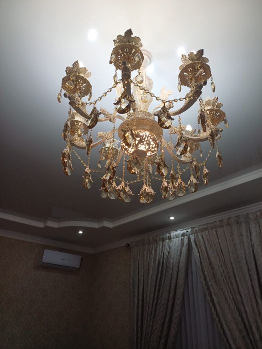 Продаю красивую люстру в отличном состоянии.