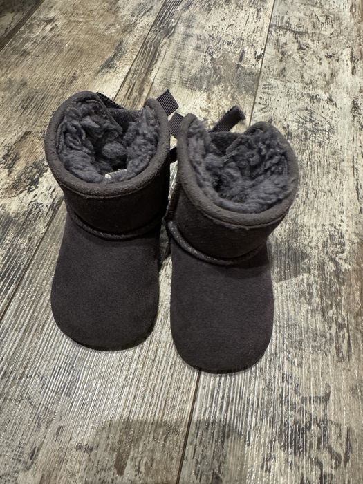 Cizme UGG  bebelusi marime 18