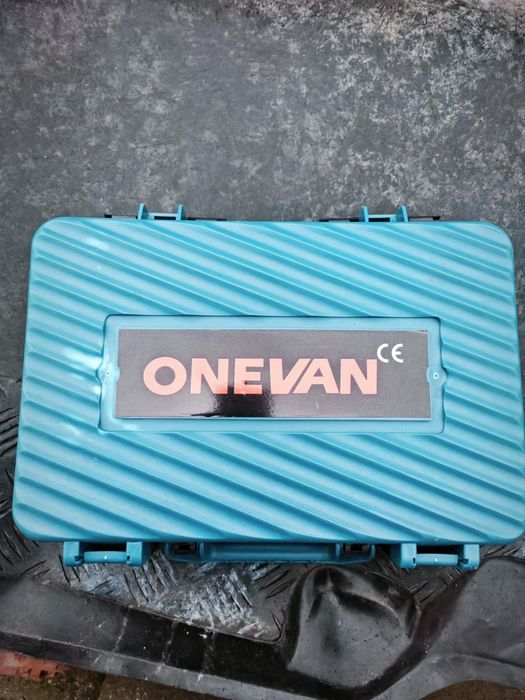 Гайковерт 1800Nm с две батерии и зарядно