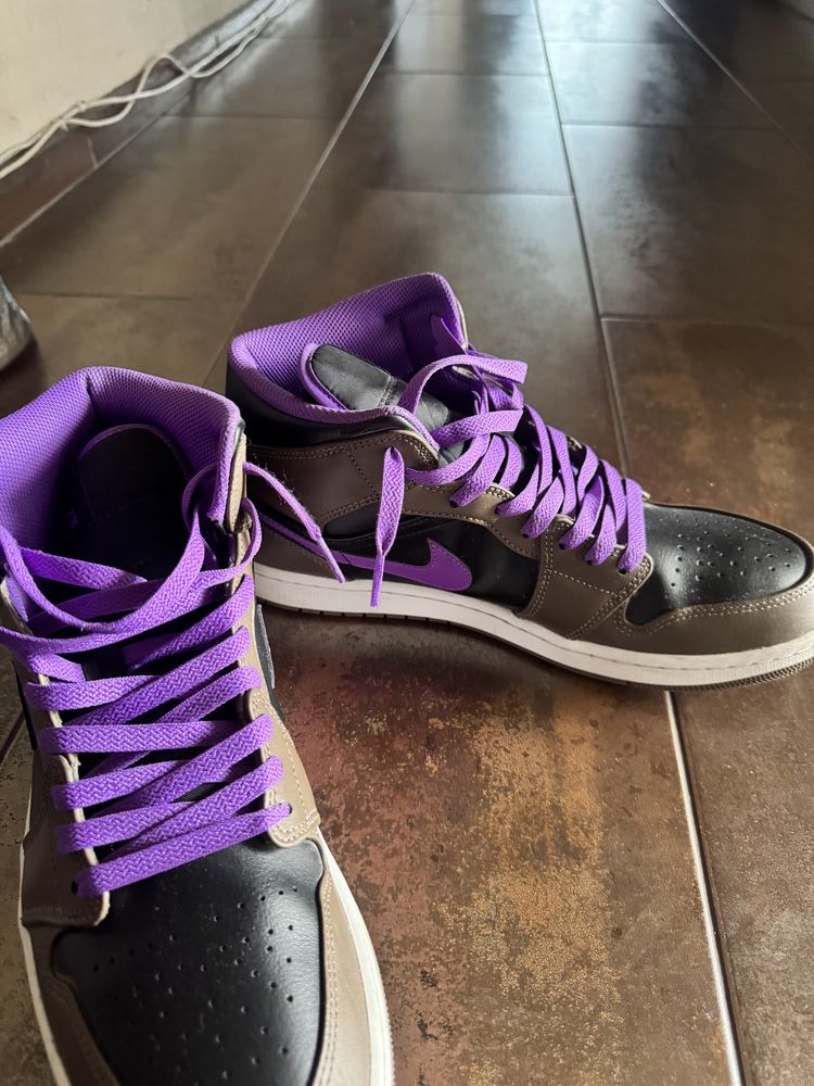 Jordan 1 mid.