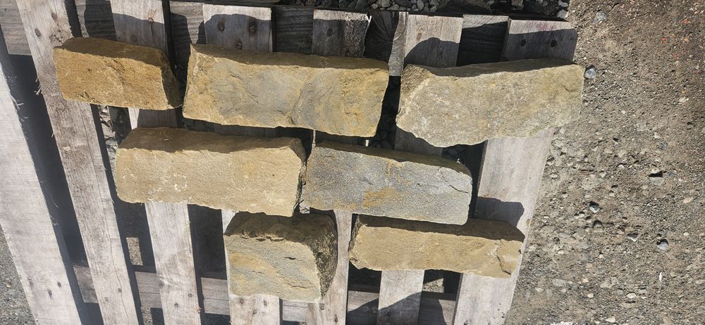 Piatra calup ziduri-cubica