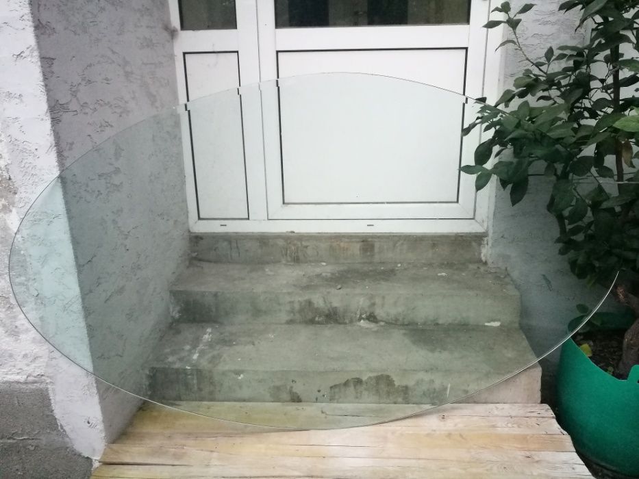Калено стъкло за голяма холна маса с фасет