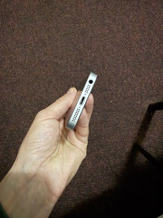 Iphone 5SE space grey impecabil in orice retea