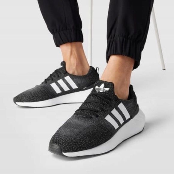Adidas Swift Run 22 номер 45 1/3 код 8A