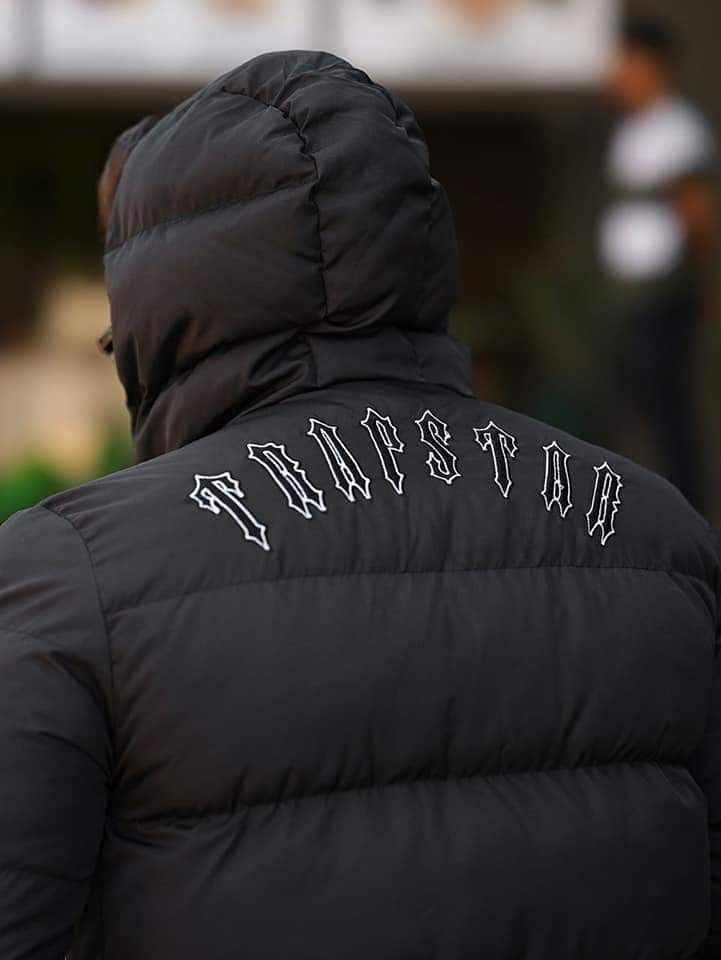 Trapstar jacket  ново.