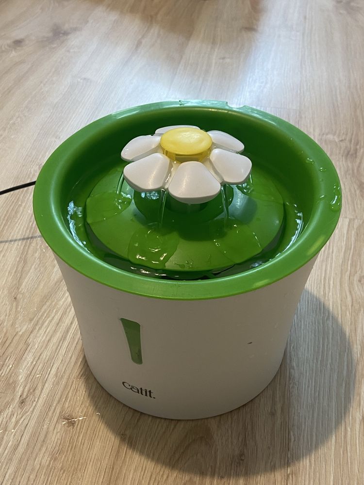 Котешки фонтан Catit