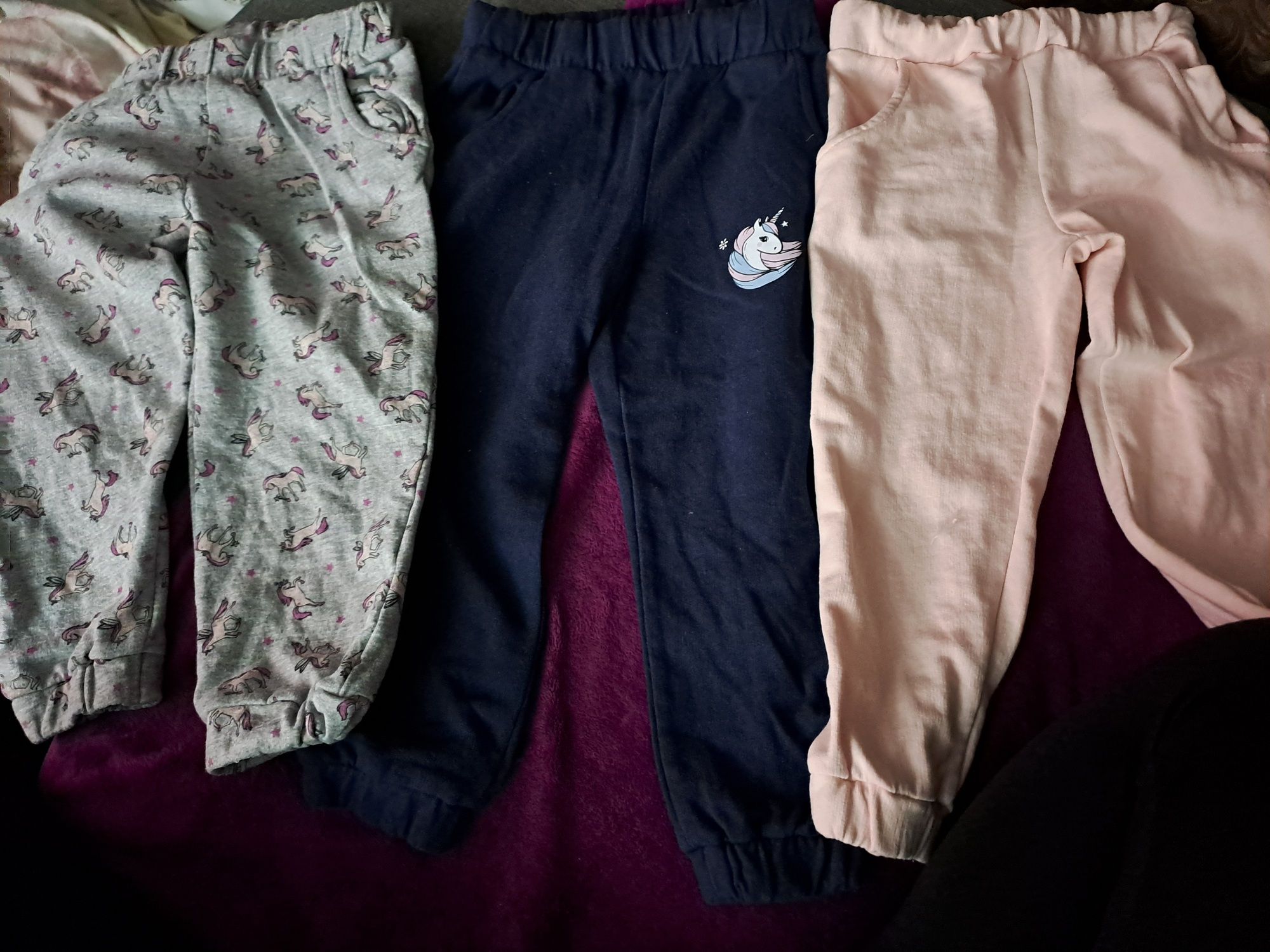 Vand set de pantaloni pentru fetite,marimea 104,in stare f buna