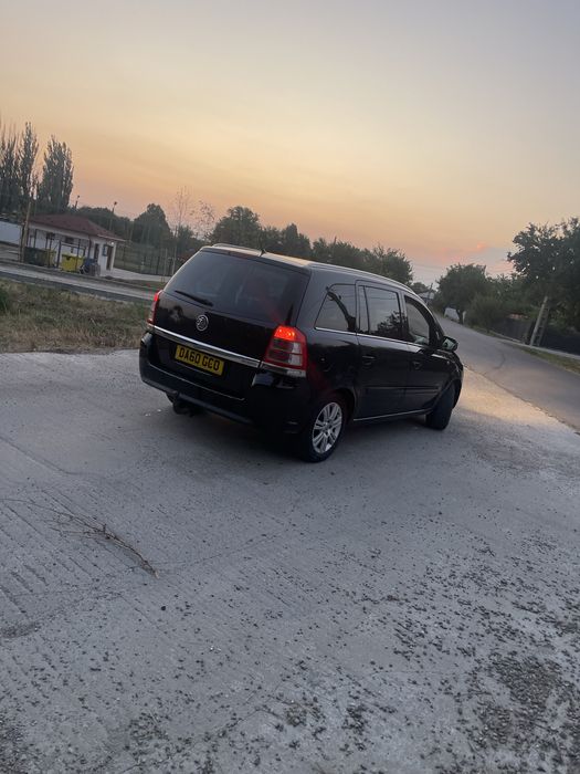 Vand opel zafira volan partea dreapta