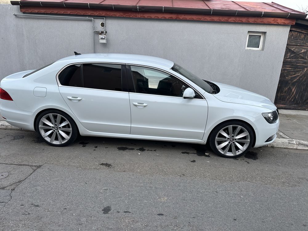 Vând skoda superb 2 facelift dsg  2015