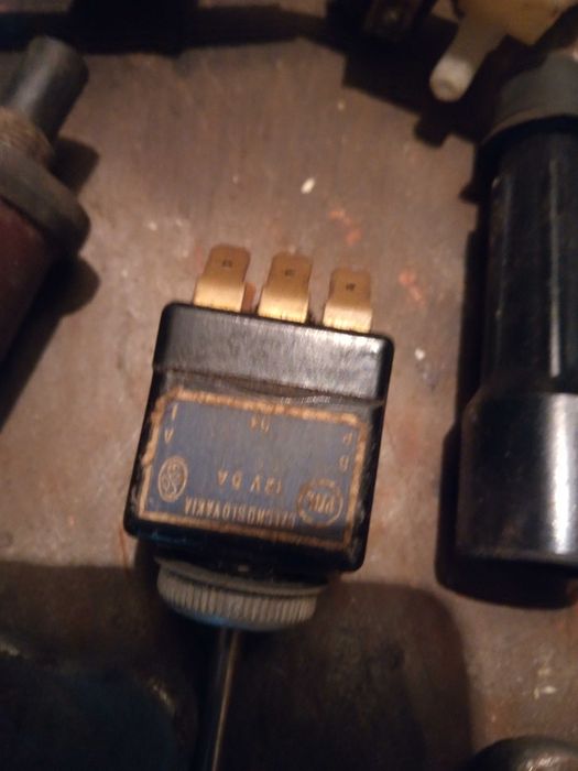 Стари Руски части за автомобили.