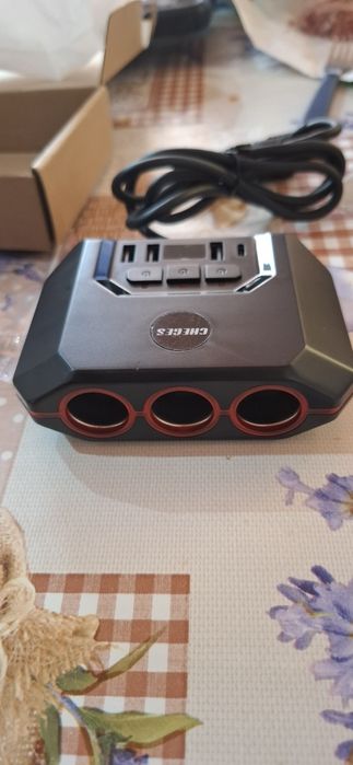 Адаптер зарядно устройство за кола