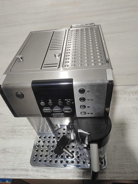 Кафеавтомат - робот Delonghi PRIMADONNA ESAM 6600