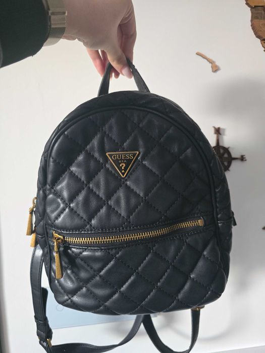 Черна кожена раница Guess