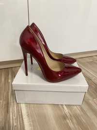 Pantofi stiletto