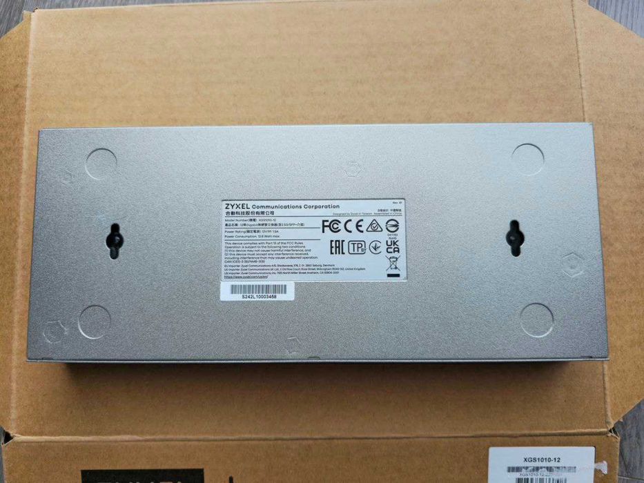 Zyxel XGS1010-12 – Switch 12 porturi (8x1G, 2x2.5G, 2x10G SFP+)