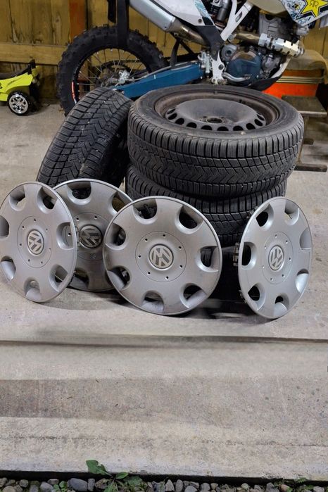 Vand set jante tabla cu anvelope de iarna + capace VW