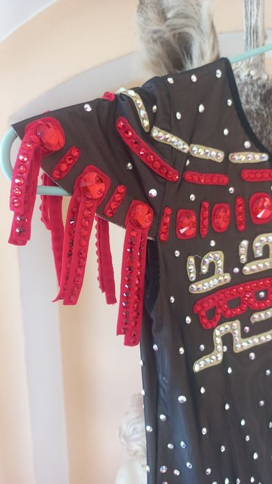 Продавам трико за художествена гимнастика