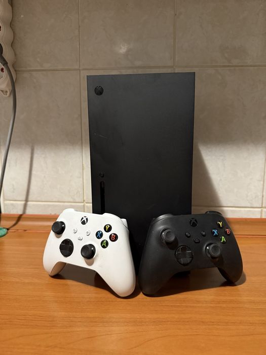 Xbox Series X+ 2 controllere