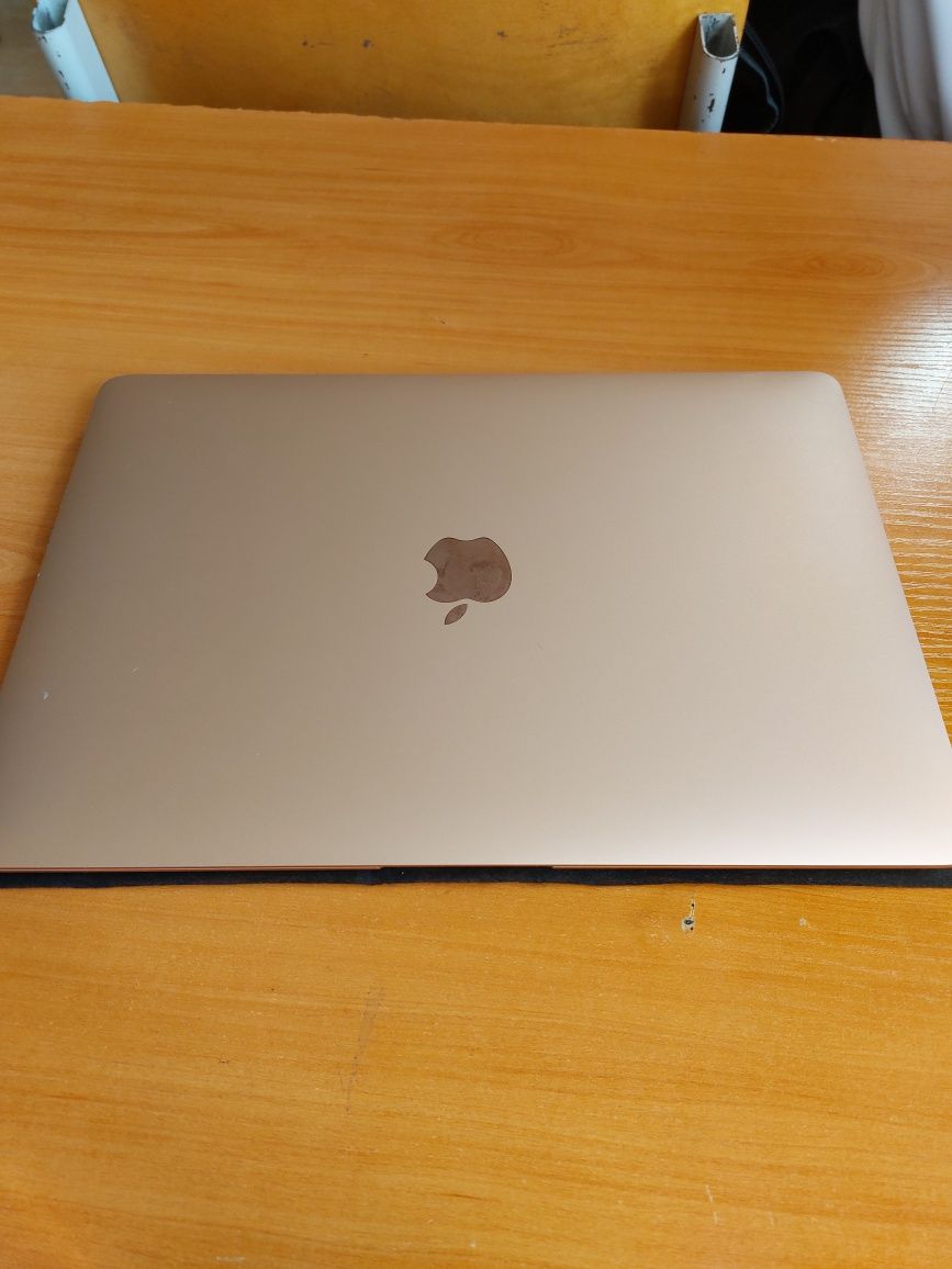 Macbook M1 gold rangli
