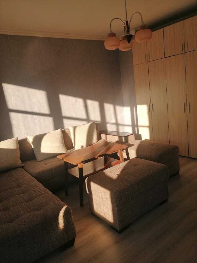 Дава се под наем Тристаен апартамент в Стара Загора, Център - 70 кв.м за 306 € - Снимка #1