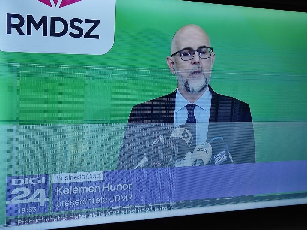 Vând TV Smart,Nei,display defect