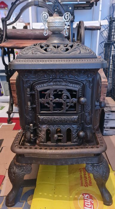 Semineu-soba fonta antic Cosey din anul 1890