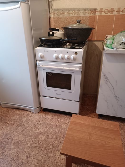 Продам газовую плиту