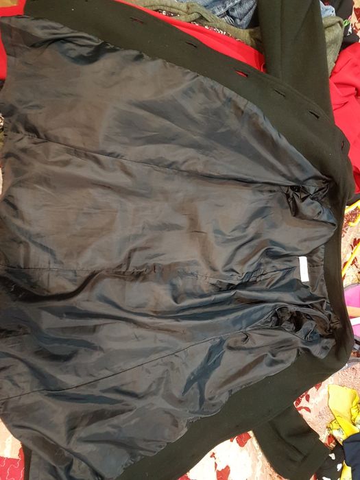 Hainuta la doar 35 lei